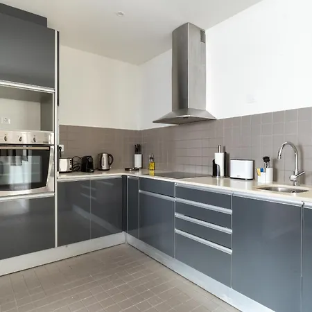 Limehome Rector Triado شقة