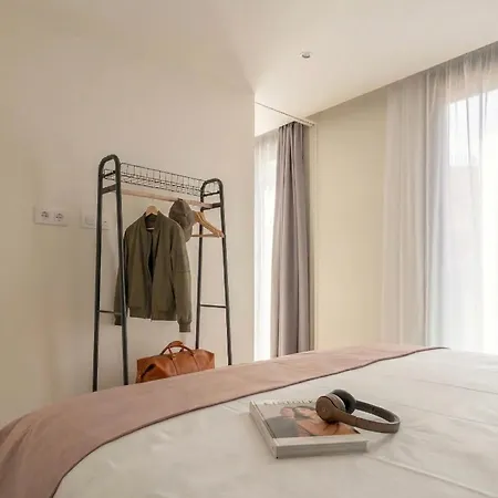 Limehome Rector Triado *